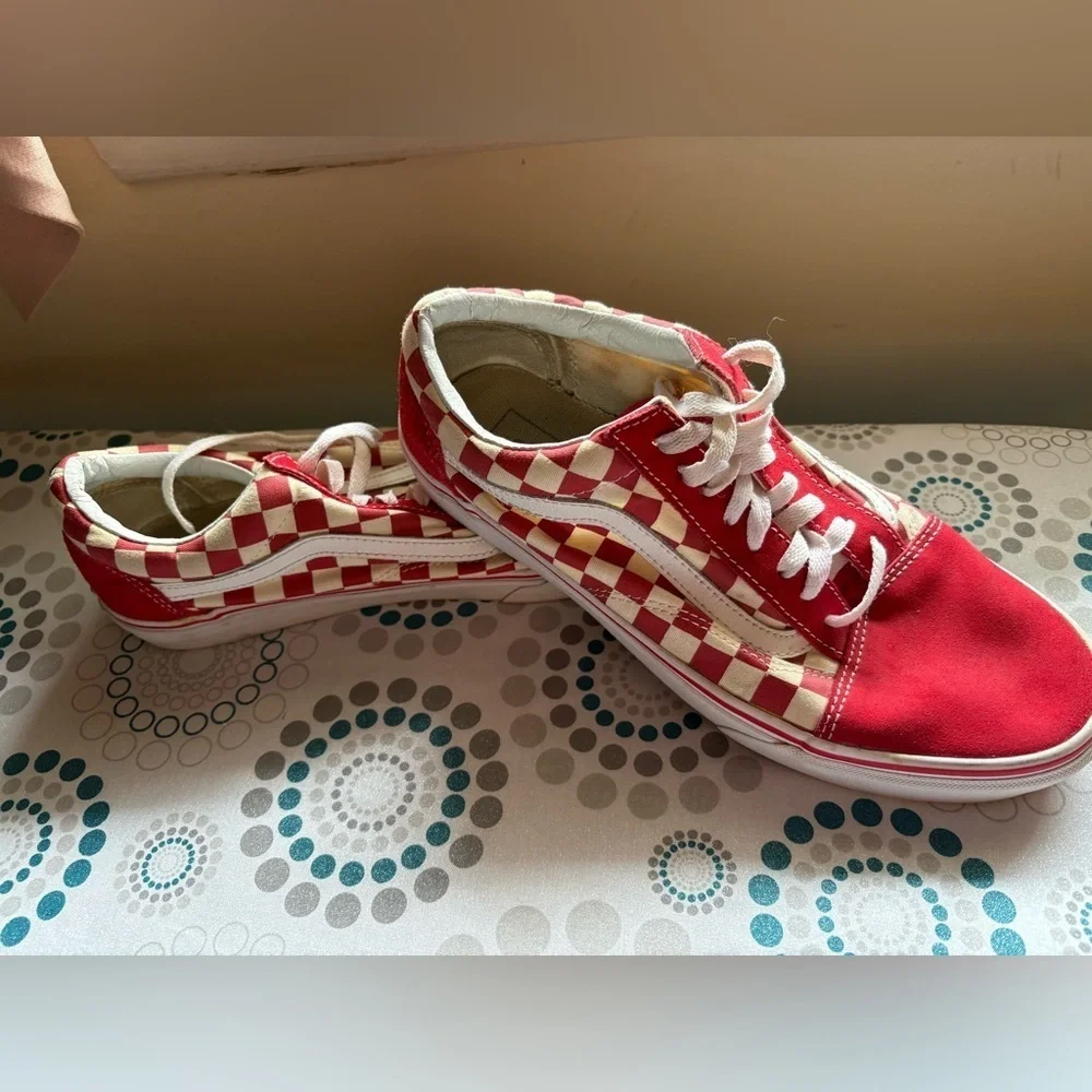 Vans Classic Red & White Checkered  Pre-love, Sneakets Men’s 9/women’s 10.5